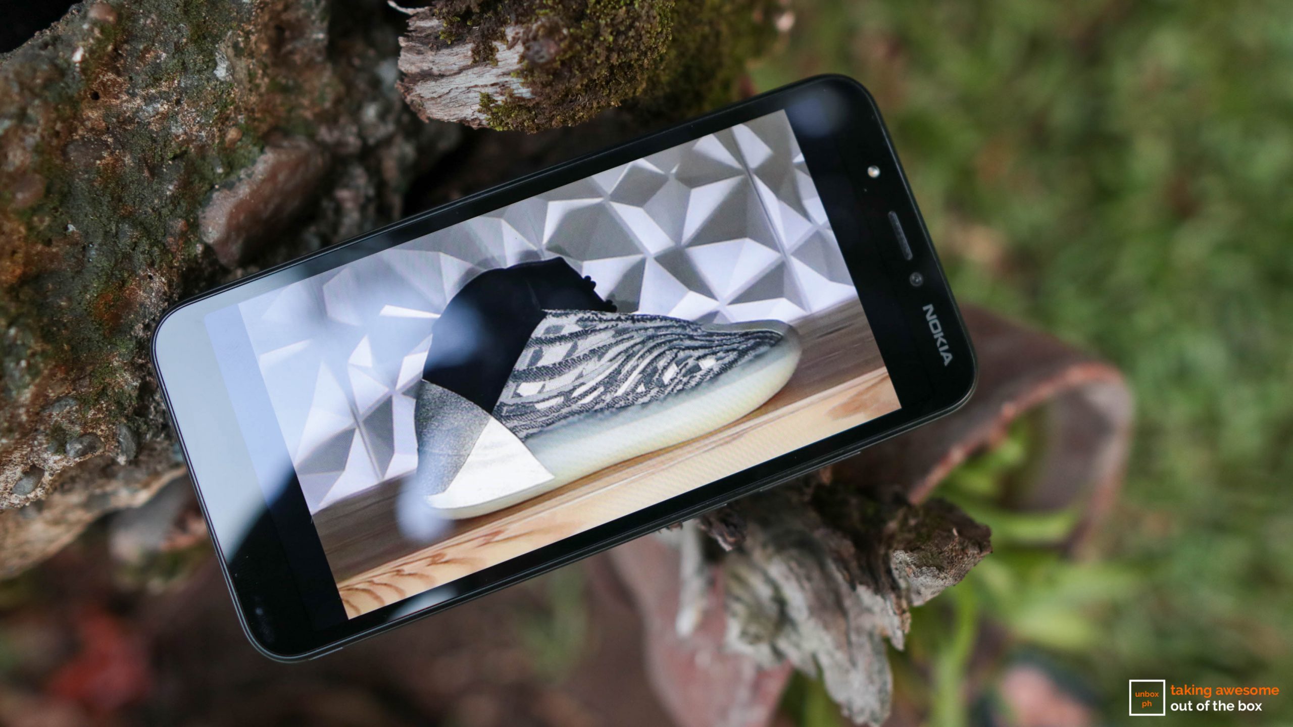 phot of the Nokia C1 showing a photo of a shoe in the screen