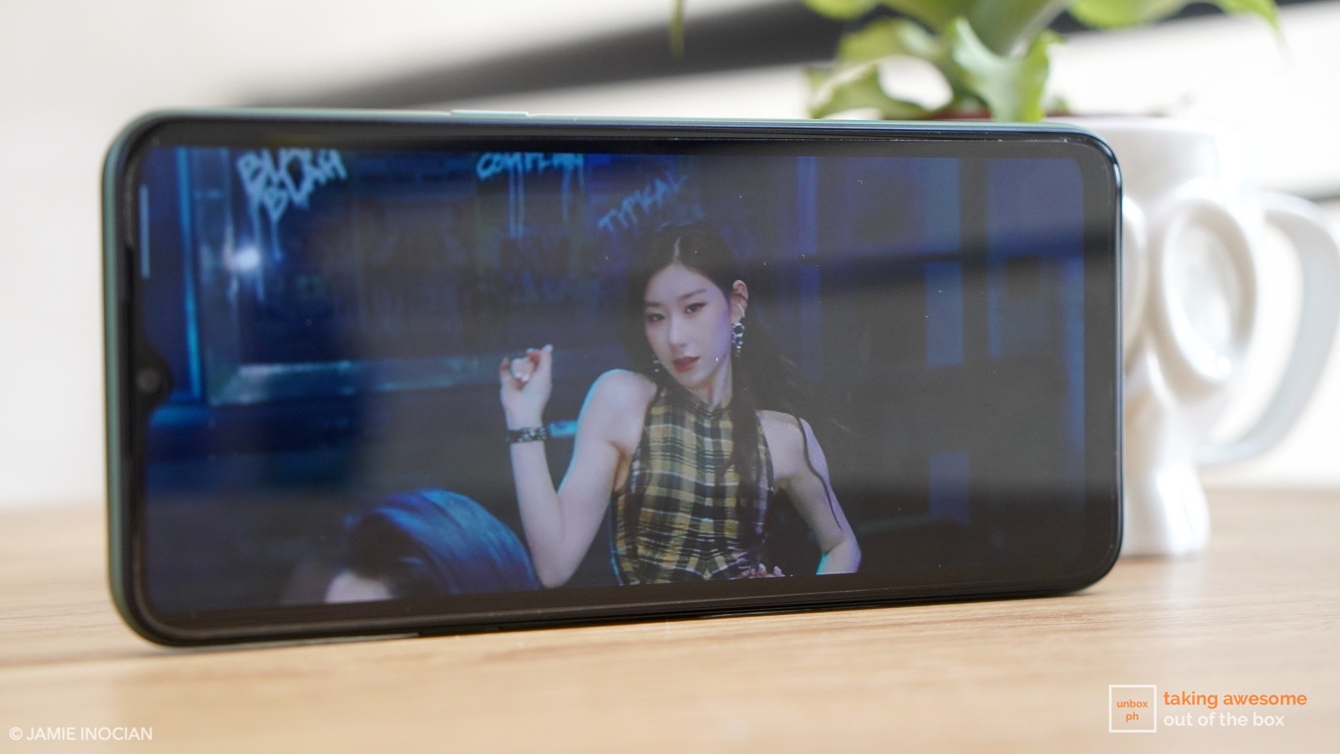 music video played on the realme 6i