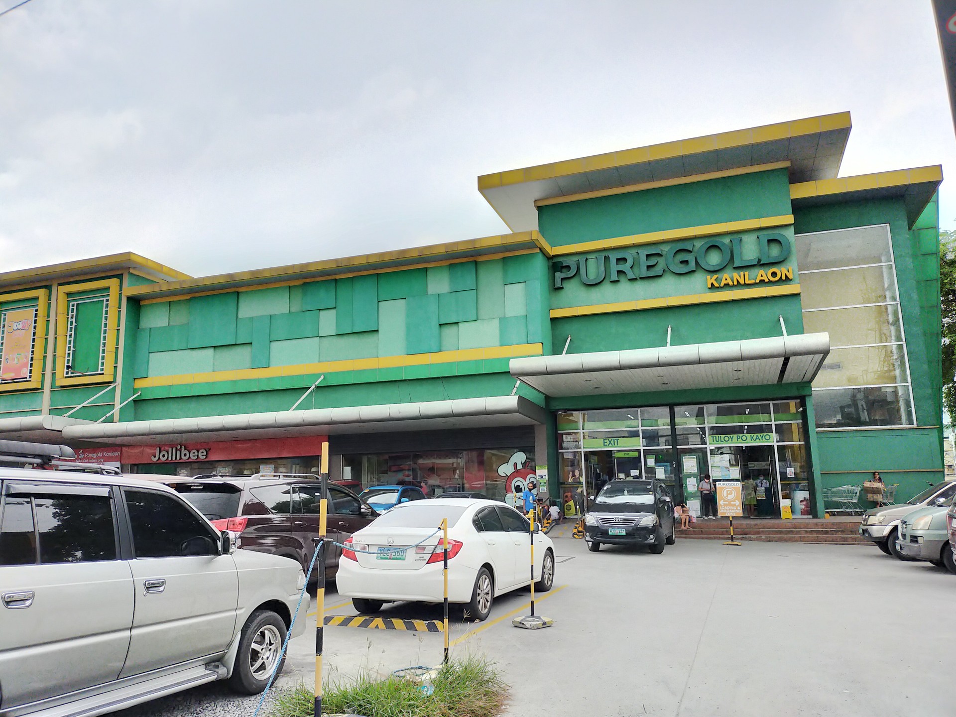 Photo of a Puregold building using regular camera of the Oppo A92