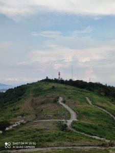 Overlooking photo of a hill using the Xiaomi Mi 10