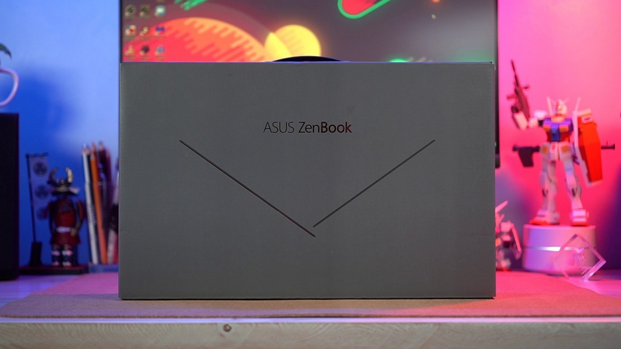 ASUS ZenBook 13 UX325 Front