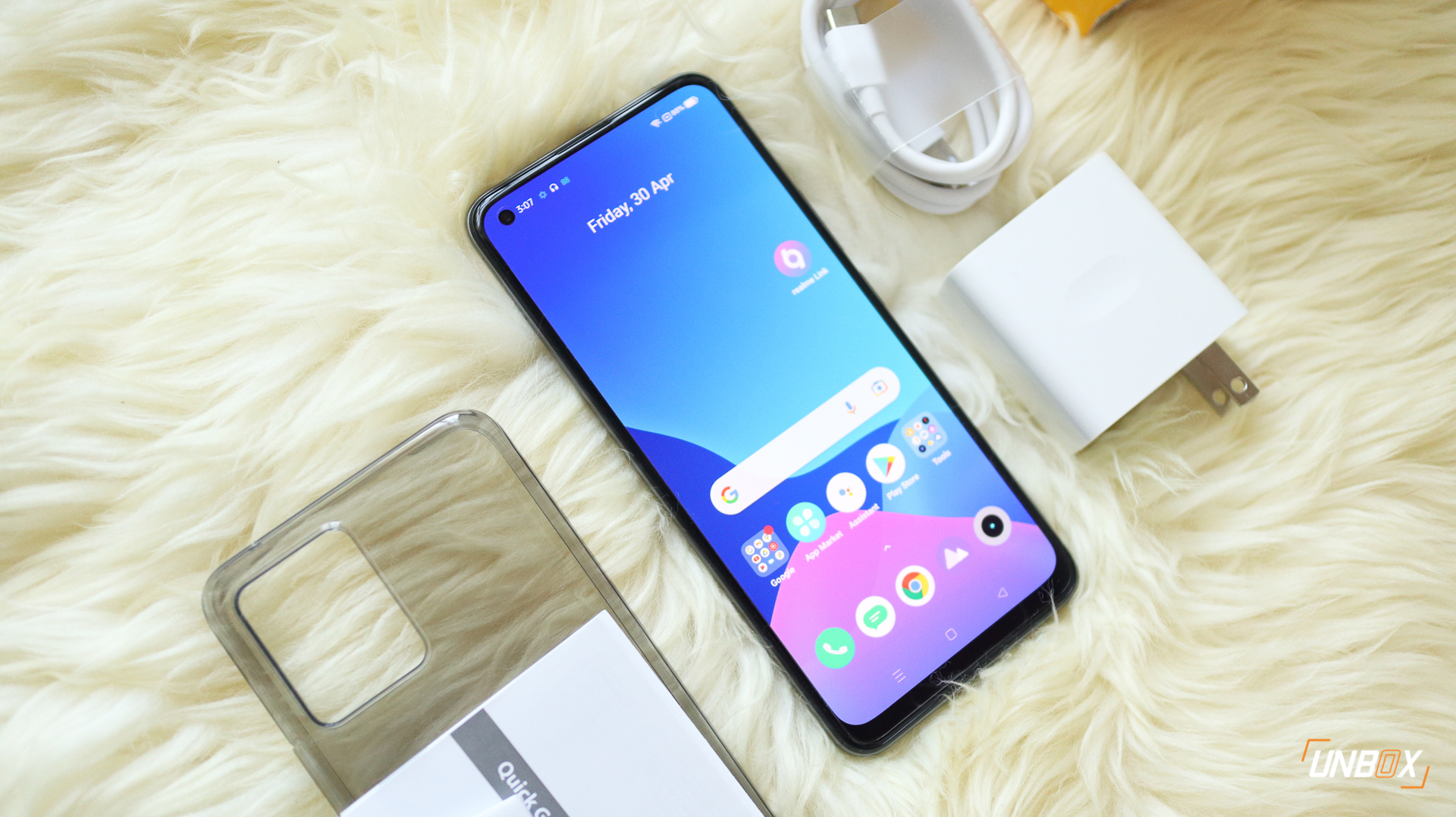 realme 8 Unboxing And First Impressions ⚡ 6.4 AMOLED Screen, 64MP Camera,  Helio G95 & More 