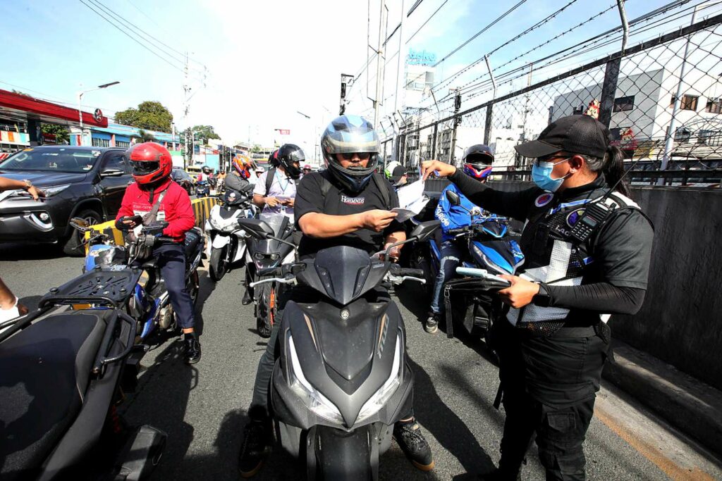 I-ACT Finally Starts Apprehending EDSA Busway Carousel Violators